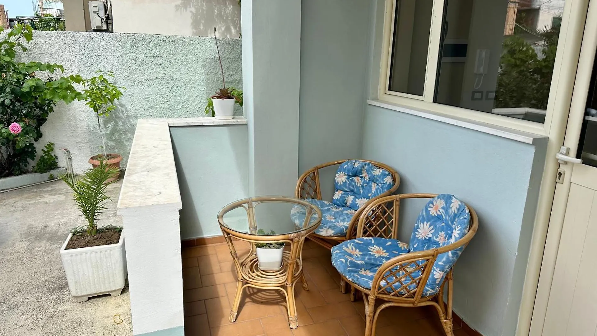 Queen-V Hostel Vlore