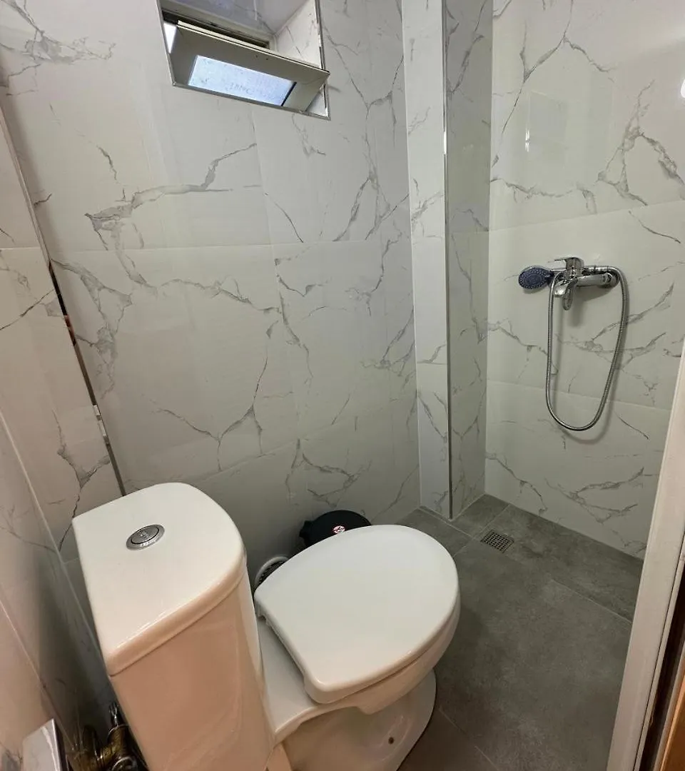 Queen-V Hostel Vlore